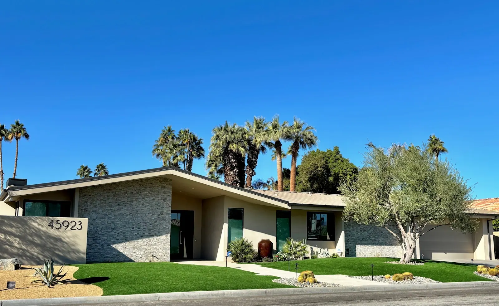 Mid-century modern home exterior in Costa Mesa California
